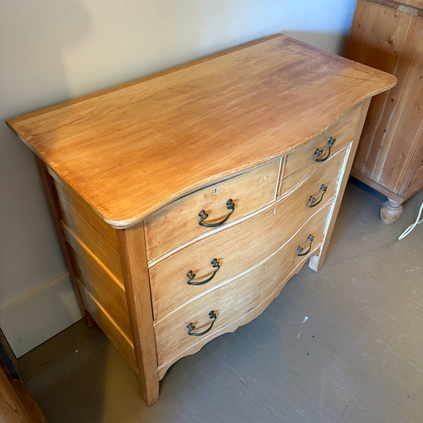 Vintage 4-Drawer Dresser