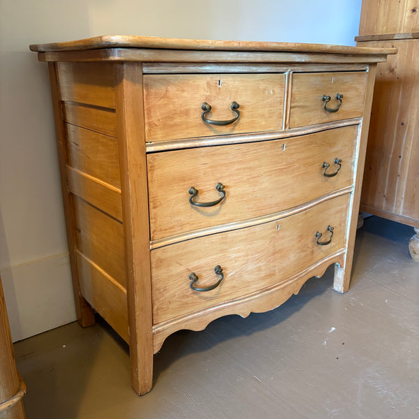 Vintage 4-Drawer Dresser