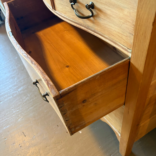 Vintage 4-Drawer Dresser