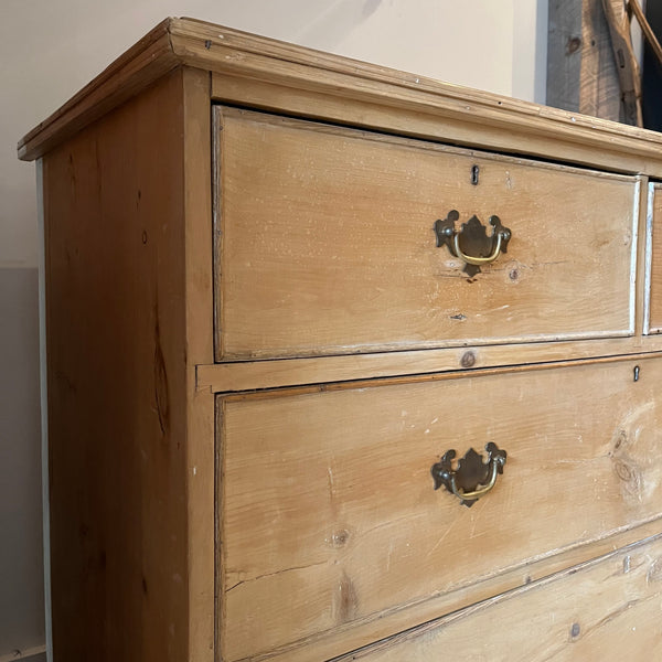 Vintage 4-Drawer Pine Dresser