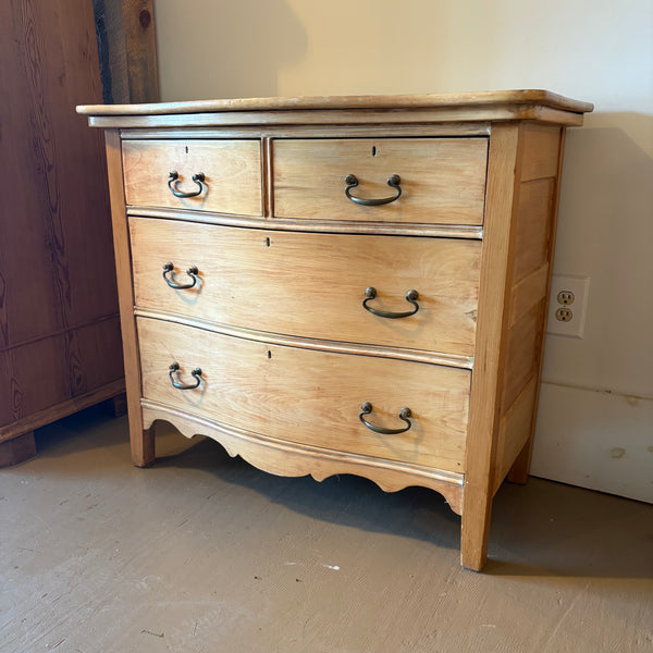 Vintage 4-Drawer Dresser