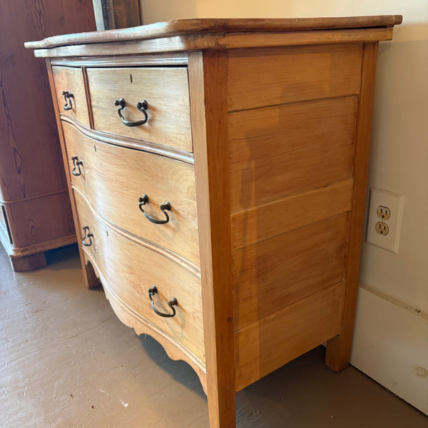 Vintage 4-Drawer Dresser